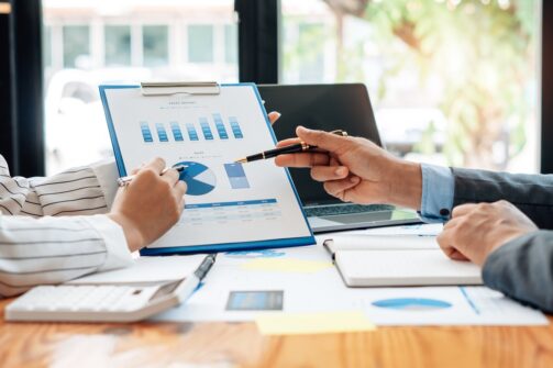 10 Hakbang upang Lumikha ng Estratehiya sa Pamamahala ng Kaalaman + Mga Halimbawa