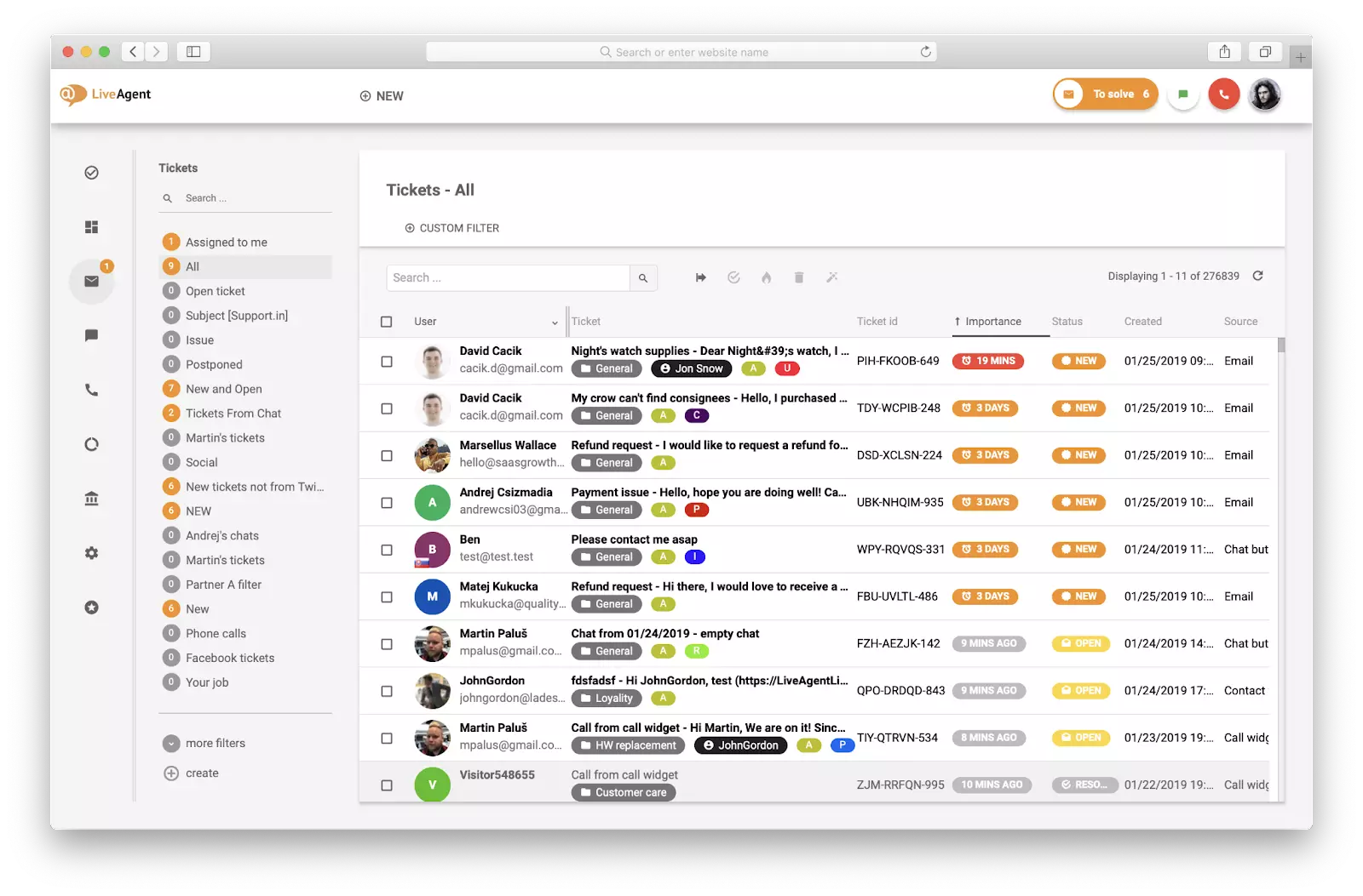 LiveAgent unified inbox na nagpapakita ng lahat ng ticket na naka-sort at naka-categorize sa iba't ibang channel na may priority at status indicators