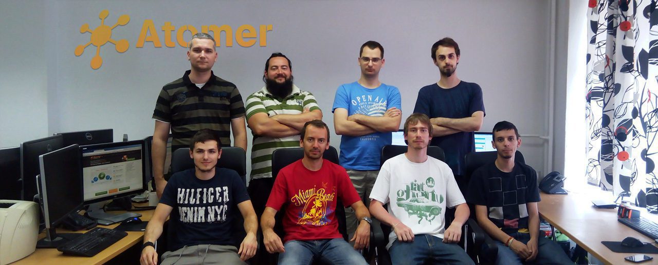 Atomer team working with LiveAgent